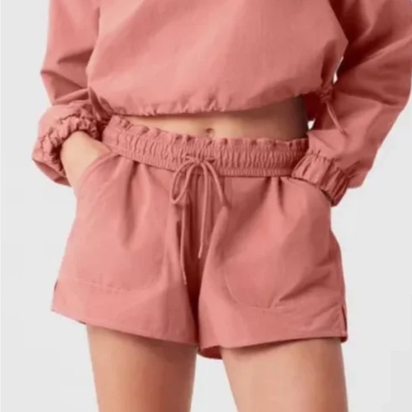 ALO Yoga Pants - ALO Yoga Alumni Shorts (PRICEDROP)